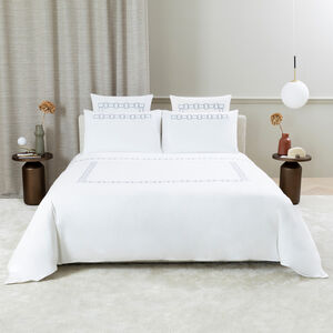 slide 4 Bold Bicolor Embroidery Completo letto