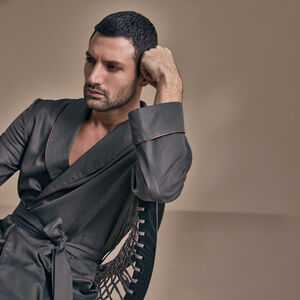 slide 1 Majestic Vestaglia