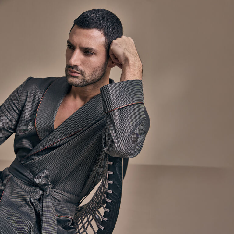 slide 1 Majestic Vestaglia