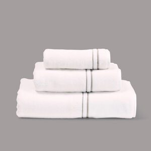 slide 4 Layering Embroidery Asciugamano