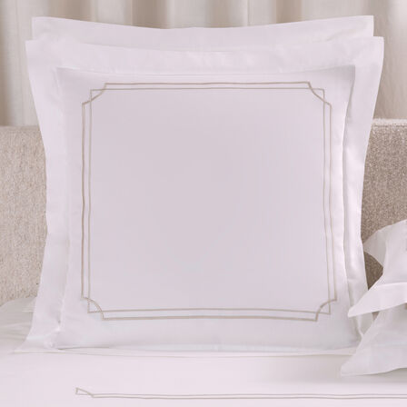 Layering Embroidery Federa Quadrata