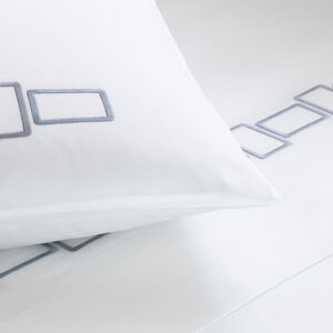 slide 3 Bold Bicolor Embroidery Federa