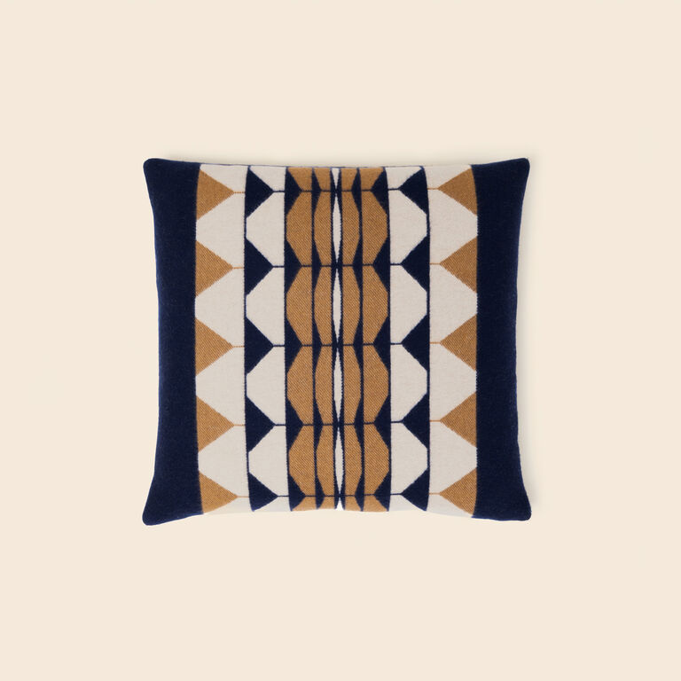 slide 1 Deco Cushion 001