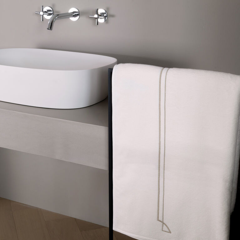 slide 1 Layering Embroidery Telo doccia 