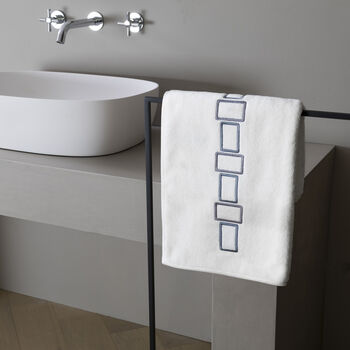 Bold Bicolor Embroidery Asciugamano