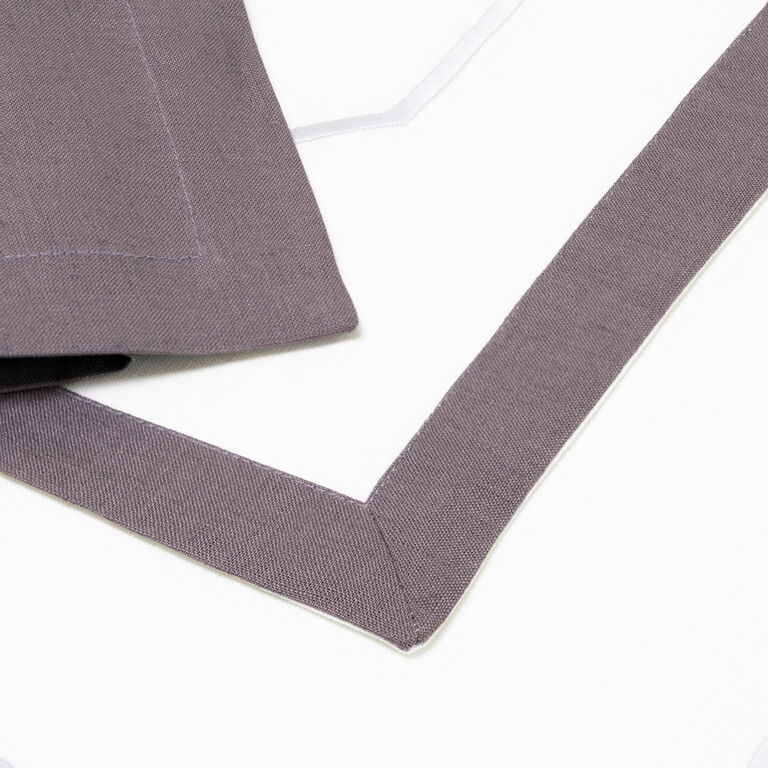 slide 3 Simposium Embroidery Table Set