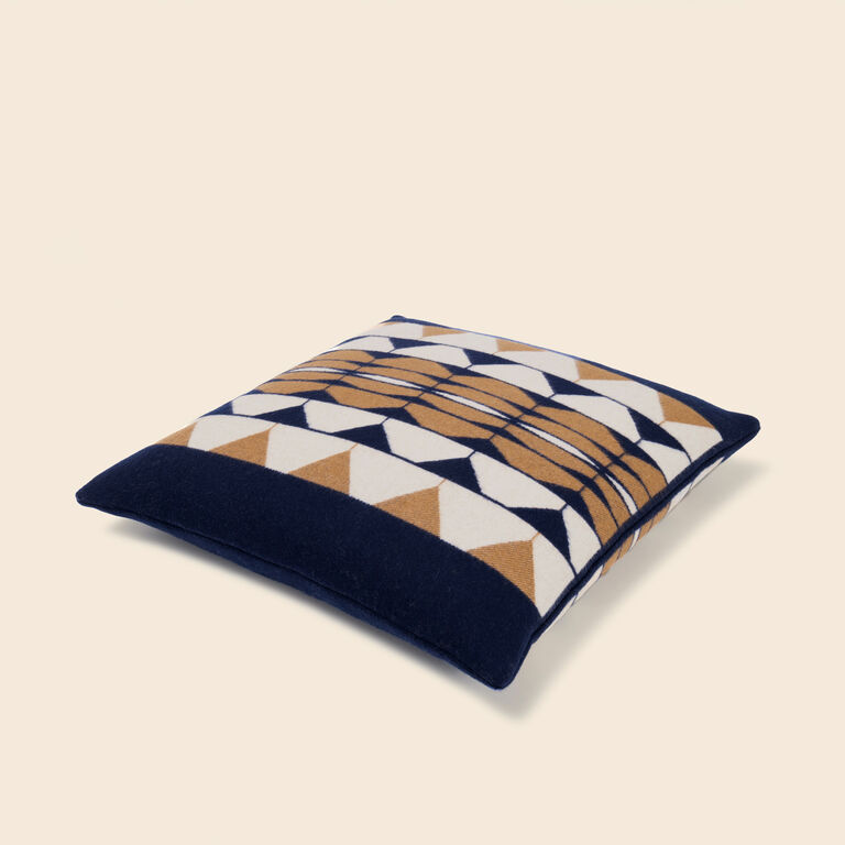 slide 4 Deco Cushion 001