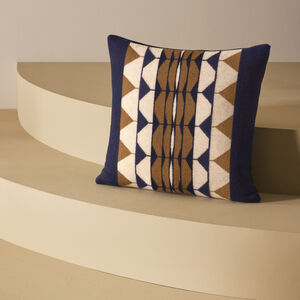 slide 5 Deco Cushion 001