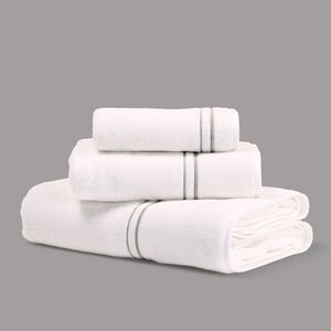 slide 3 Layering Embroidery Telo doccia 