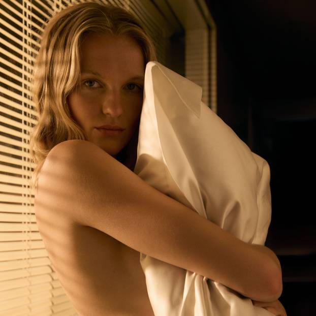 Biancheria Frette in raso Ultimate, un tessuto che si ammorbidisce dopo ogni lavaggio per avvolgere il corpo in un comfort eccezionale